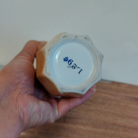 Vintage* Mid-century Handpainted Pink Lily Vase - Picture 9 of 10